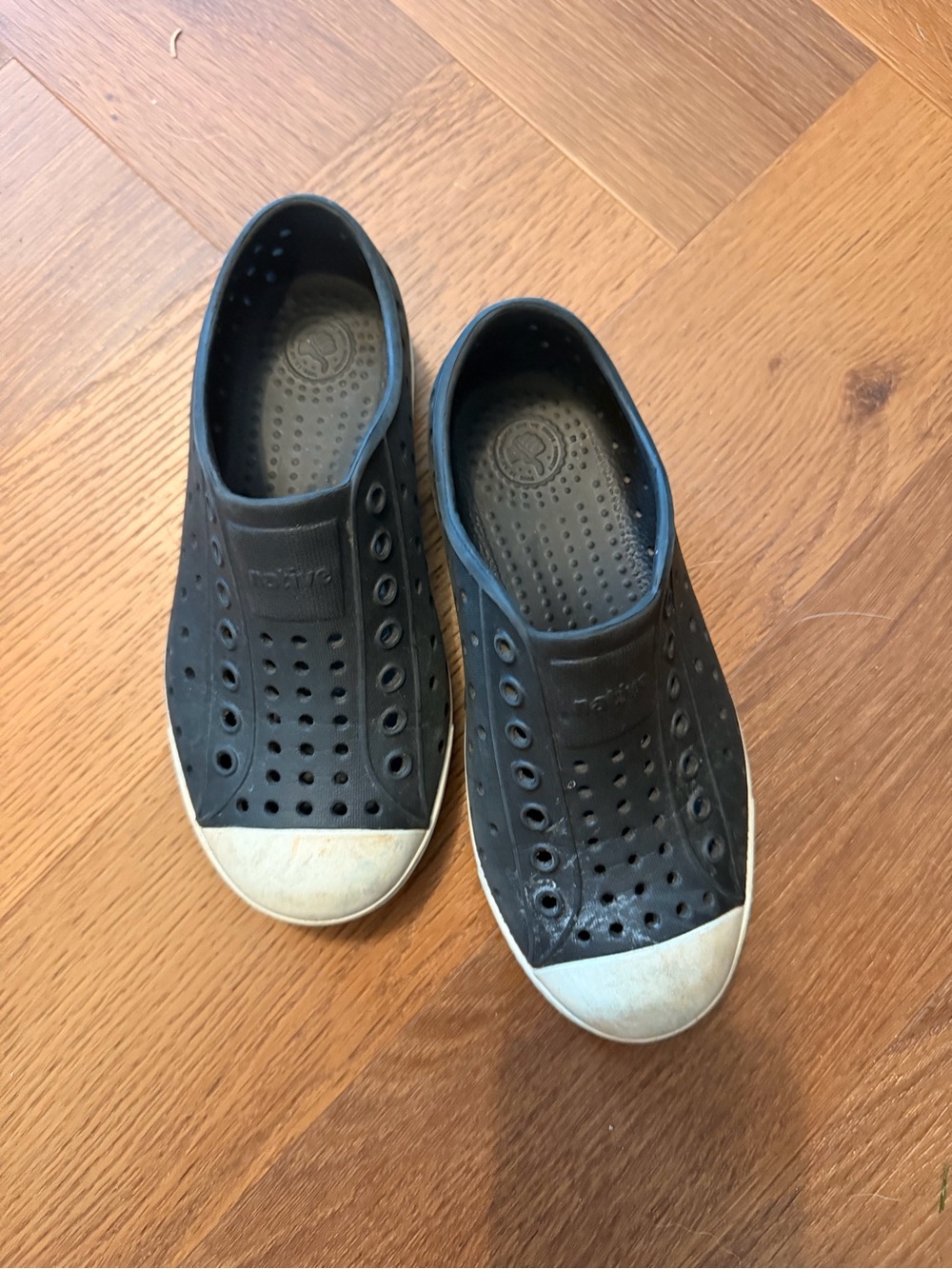 Native Jefferson Black White Slip On Water Shoes Kids C12